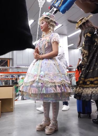 换点新口味，拍个底看看蕾丝袜儿底裤 xgH